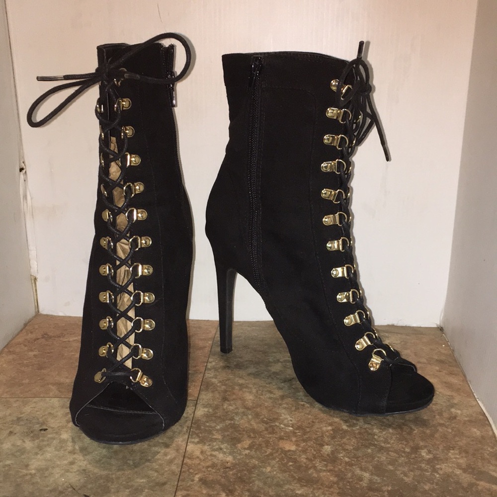 Wild Diva suede heeled booties sz 9